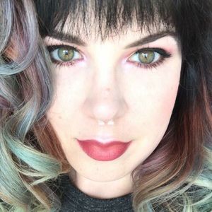 Meet your Posher, Olivia